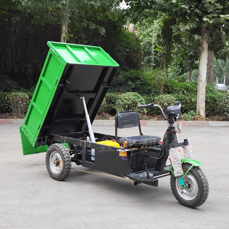 電動(dòng)翻斗車轉(zhuǎn)運(yùn)作業(yè)在抗洪一線 電動(dòng)翻斗車轉(zhuǎn)運(yùn)作業(yè)在抗洪一線