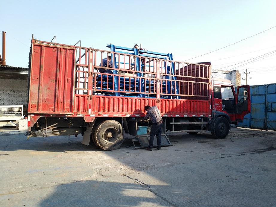 鑫業機械產品裝車